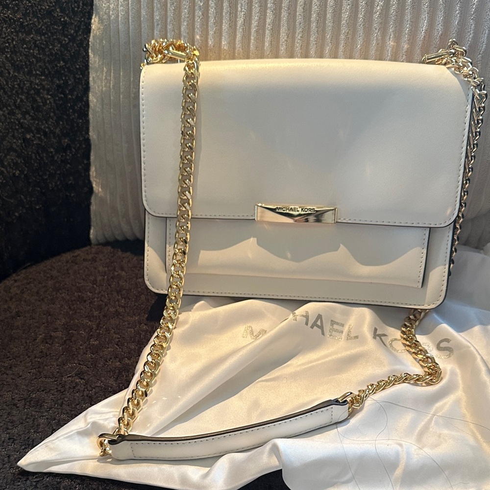 🌸SPRING SALE🌸  Michael Kors Elegant White Crossbody Bag